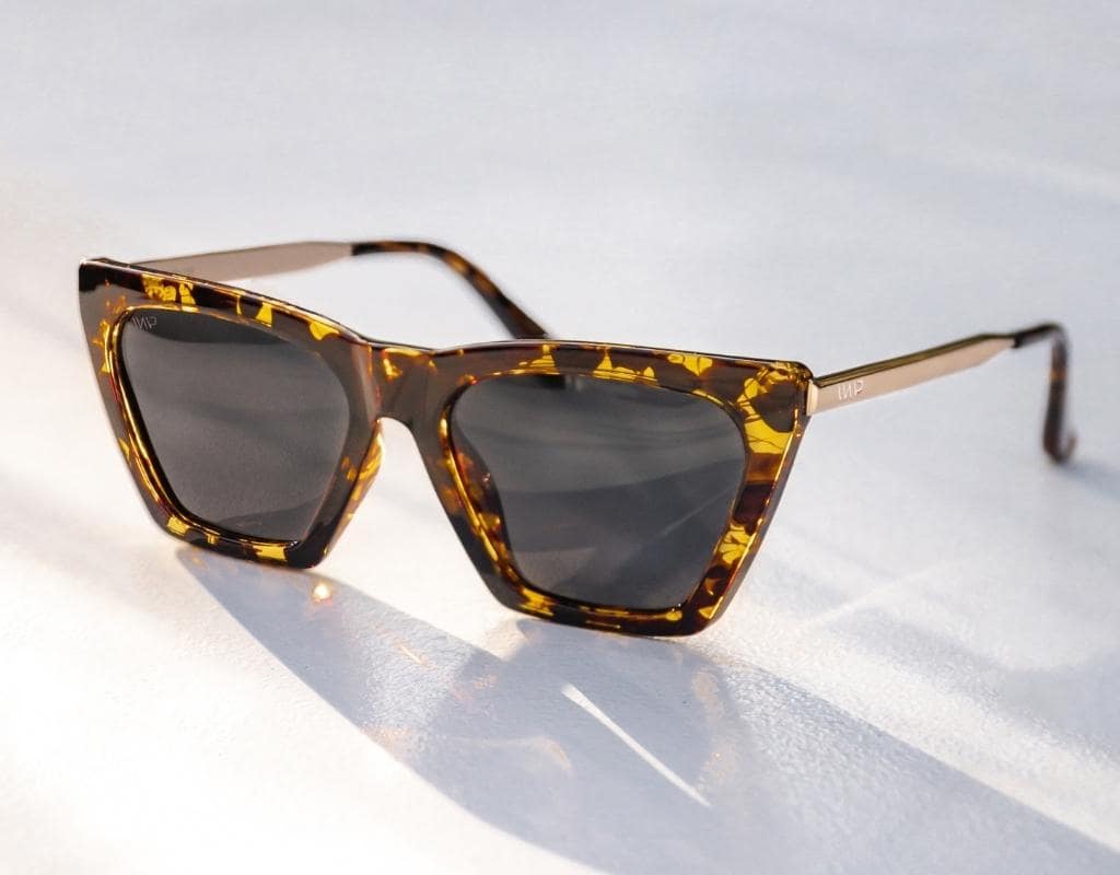 Modern angular cat eye sunglasses for women 